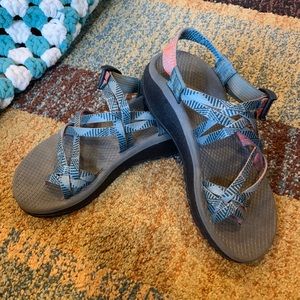 Chaco teal rune size 6 sandal